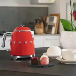 smeg-50s-style-kettles-klf05rdeu-red-99442-wlononwcrjfd5.webp