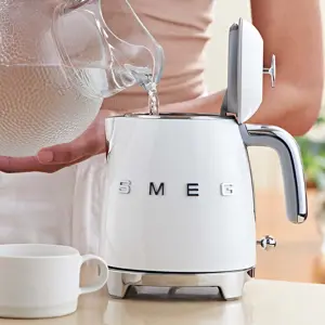 smeg-50s-style-kettles-klf05wheu-white-4452-wlononwcrjfje.webp