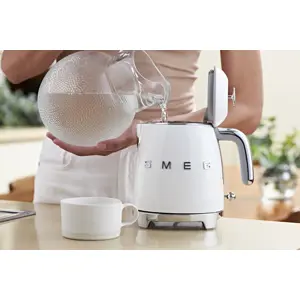 smeg-50s-style-kettles-klf05wheu-white-74845-wlononwcrjfje.webp