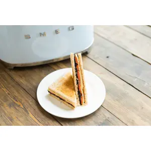 smeg-50s-style-toaster-tsf01pbeu-pastel-blue-32202-wlononwcrmupn.webp