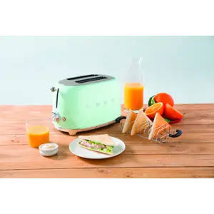 smeg-50s-style-toaster-tsf01pgeu-pastel-green-36265-wlononwcrojf8.webp