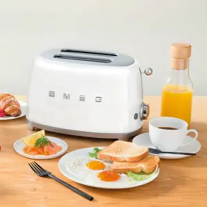smeg-50s-style-toaster-tsf01wheu-white-73256-wlononwcrjeup.webp