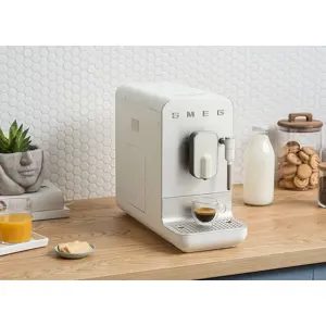 smeg-collection-espresso-coffee-machine-bcc12whmeu-white-20126-agdsmeexp0003.webp