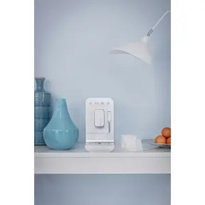 smeg-collection-espresso-coffee-machine-bcc12whmeu-white-20866-agdsmeexp0003.webp