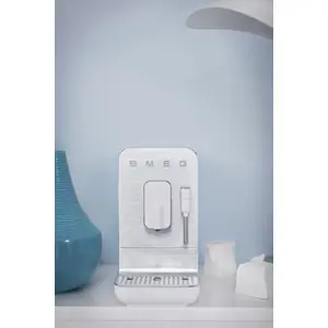 smeg-collection-espresso-coffee-machine-bcc12whmeu-white-21147-agdsmeexp0003.webp