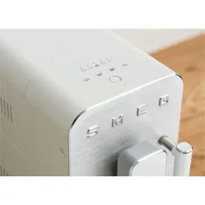 smeg-collection-espresso-coffee-machine-bcc12whmeu-white-48224-agdsmeexp0003.webp