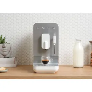 smeg-collection-espresso-coffee-machine-bcc12whmeu-white-48480-agdsmeexp0003.webp
