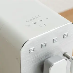 smeg-collection-espresso-coffee-machine-bcc12whmeu-white-55041-agdsmeexp0003.webp