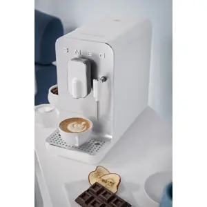smeg-collection-espresso-coffee-machine-bcc12whmeu-white-60416-agdsmeexp0003.webp