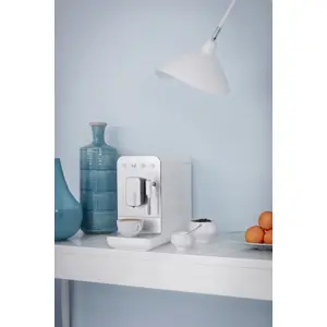 smeg-collection-espresso-coffee-machine-bcc12whmeu-white-60913-agdsmeexp0003.webp