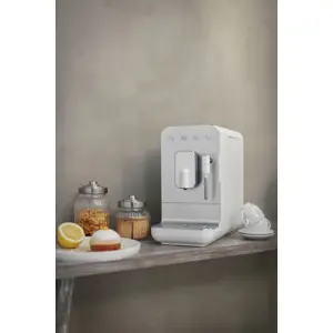 smeg-collection-espresso-coffee-machine-bcc12whmeu-white-61278-agdsmeexp0003.webp