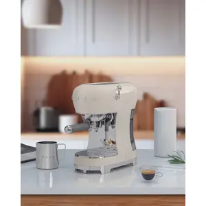 smeg-ecf02creu-coffee-maker-manual-espresso-machine-11-l-88199-wlononwcrjfda.webp