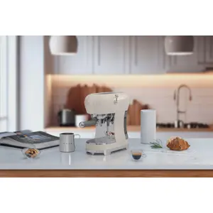 smeg-ecf02creu-coffee-maker-manual-espresso-machine-11-l-90356-wlononwcrjfda.webp