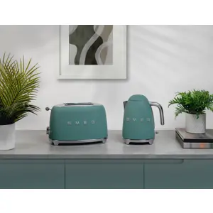 smeg-tsf01egmeu-toaster-6-2-slices-950-w-chrome-green-21582-wlononwcrojjl.webp