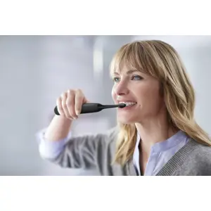 sonicna-elektricna-cetkica-za-zube-philips-sonicare-hx680044-21269-wlononwcrama6.webp