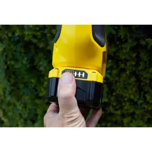 st-hedge-trimmer-v20-45cm-1x40ah-sfmcph845m1-3005-wlononwcrchpy.webp