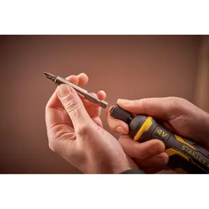 stanley-fatmax-fmht66719-0-manual-screwdriver-multi-bit-scre-76605-wlononwcrbuls.webp