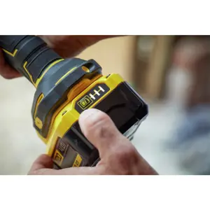 stanley-sfmcg400m2k-qw-angle-grinder-23350-wlononwcrdmz1.webp
