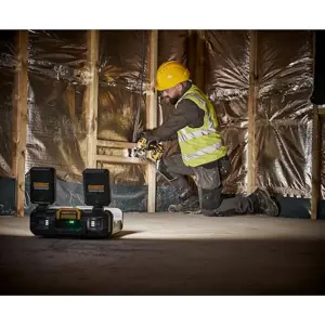svjetiljka-za-radnu-kutiju-dewalt-toughsystem-20-lighting-bo-28033-wlononwcrbwhy.webp