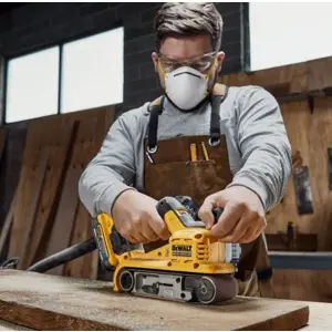 szlifierka-tasmowa-18v-dcw220nt-dewalt-38479-nakdewska0022.webp