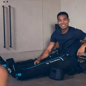 therabody-recoveryair-pro-massager-legs-black-52874-firthbmas0020.webp