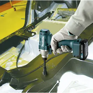 udaraljka-za-vijke-makita-td112dmz-12v-135nm-58668-wlononwcrbph5.webp