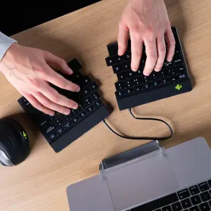 wireless-keyboard-wrl-compact-breakblack-rgosbukwlbl-r-go-to-8454-wlononwcrimir.webp