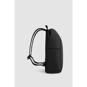 xd-design-backpack-urban-water-resistant-black-p7062801-7508-wlononwcrimf5.webp