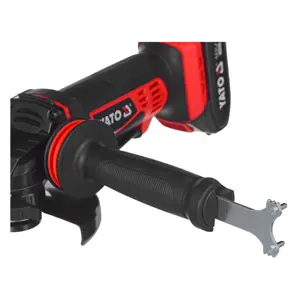 yato-yt-82826-angle-grinder-125-mm-18-v-black-red-67127-nakyatska0001.webp