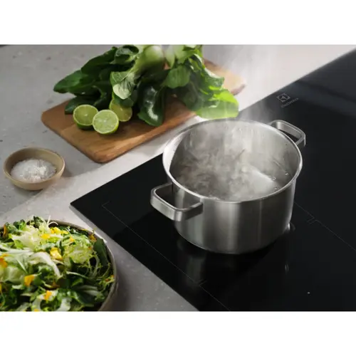 electrolux-eiv734-black-built-in-68-cm-zone-induction-hob-4--97062-agdelcpgz0174.webp