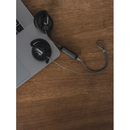 koss-ksc35-wireless-headphones-wireless-on-ear-microphone-wi-88915-wlononwcraci3.webp