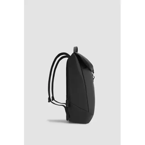 xd-design-backpack-urban-flap-top-black-pn-p7062601-97024-wlononwcrimf3.webp